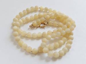 lot 126 image: 14K Gold Clasp Bead Necklace Elegant Design