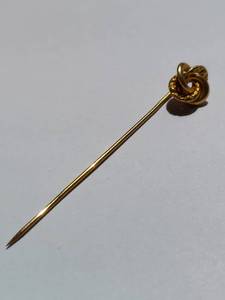 lot 128 image: Vintage 14k Gold Knot Design Stick Pin