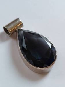 lot 147 image: Teardrop Iolite Pendant in Sterling Silver