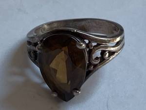 lot 152 image: Vintage Sterling Silver Ring with Gemstone