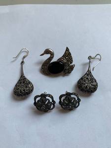 lot 173 image: Elegant Sterling Silver Jewelry Set