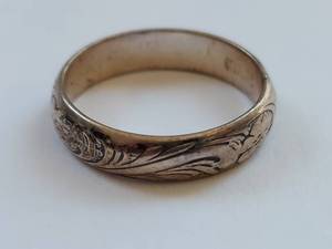 lot 196 image: Vintage Sterling Silver Engraved Ring