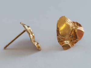 lot 42 image: 14k Gold Hammered Heart Shape Post Earrings