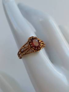 lot 46 image: 10K Gold Garnet Ring Twisted Band Design