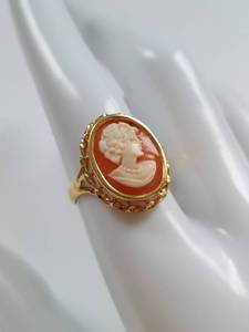 lot 57 image: 14K Gold Cameo Ring Elegant Vintage Jewelry Piece