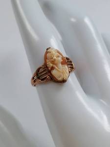 lot 60 image: 10K Gold Cameo Ring with Maltese Cross Hallmark