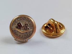 lot 65 image: Chevrolet Corvette 15 10k Gold Owner Pin