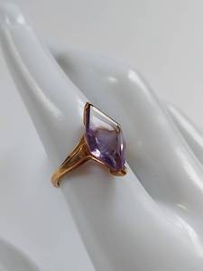 lot 69 image: 10K Gold Amethyst Ring Elegant Design