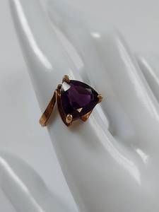 lot 72 image: 10K Gold Ring with Amethyst Gemstone