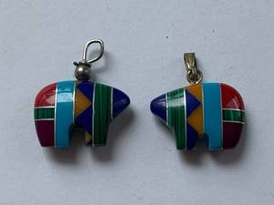 lot 88 image: Mixed Gemstone Zuni Bear Pendants - Turquoise, Malachite, Etc