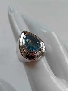 lot 107 image: Blue Gemstone Ring 18K White Gold Electroplated