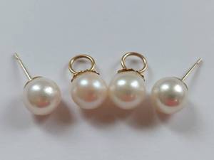 lot 109 image: 14K Gold Cultured Pearl Earrings & Charms Set