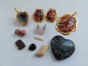 lot 125 image: Diverse Gem Collection Opal, Onyx, Jasper, Quartz
