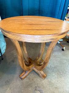 lot 1 image: Vintage Round Wood Side Table with Curved Legs