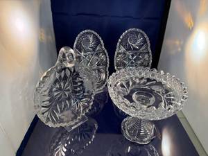 lot 32 image: Elegant Set of 4 Crystal Cut Glassware Pieces