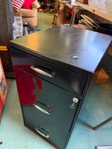 lot 37 image: Black Metal 3-Drawer Filing Cabinet with Lock