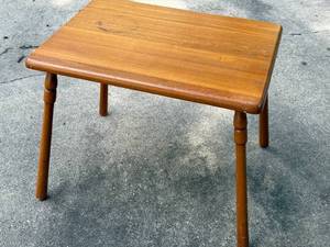 lot 41 image: Vintage Wooden Childs Table with Tapered Legs - See matching chairs in Lot #55