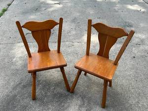 lot 55 image: Pair of Vintage Wooden Childrens Chairs that match the table in lot 41