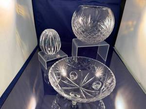 lot 61 image: Set of Hand-Cut Crystal Bowls and Paper Weight