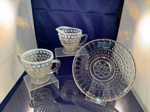 lot 62 image: Set of Vintage Hobnail Glass Creamer, Sugar Bowl, and Plate