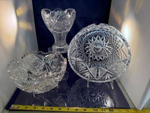 lot 64 image: Set of 3 Elegant Cut Crystal Bowls and Vase