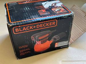 lot 97 image: BlackDecker and Skil Sanders Set