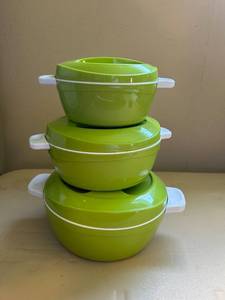 lot 107 image: Set of 3 Green Plastic Stackable Food Storage Bowls