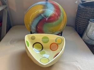 lot 113 image: Set of 2 Art Glass Plates with Colorful Designs