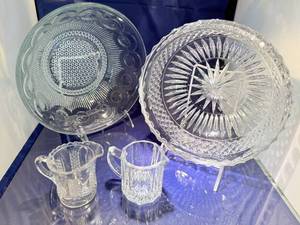 lot 122 image: Set of 4 Crystal Glassware Pieces - 2 Serving Bowls and 2 Creamers