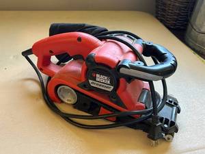 lot 160 image: Black & Decker Dragster Belt Sander