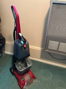 lot 165 image: Hoover Power Scrub Deluxe Carpet Cleaner FH50140RM