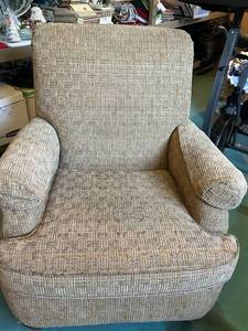 lot 169 image: Flexsteel Upholstered Armchair with Ribbed Texture