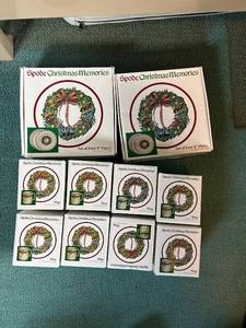 lot 191 image: Spode Christmas Memories 8 Plates and Mug Collection