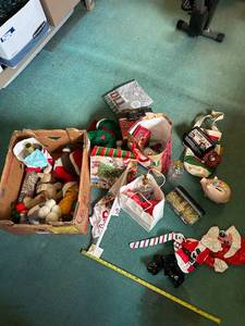 lot 193 image: Mixed Holiday Gag Gifts and Plush Toys Collection