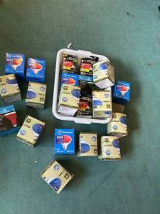 lot 199 image: Collection of Various Floodlight and Standard Light Bulbs