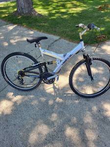 lot 15 image: Used Vertical Mountain Bike with Aluminum Frame