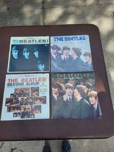 lot 70 image: Collection of 4 Beatles Vinyl Records
