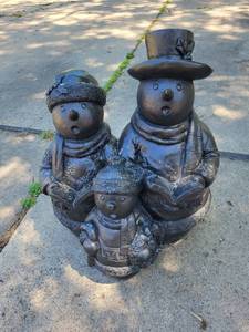 lot 128 image: Outdoor Christmas Snowman Trio Statue Decoration