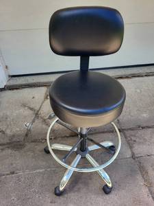 lot 133 image: Adjustable Rolling Office Stool with Black Cushions