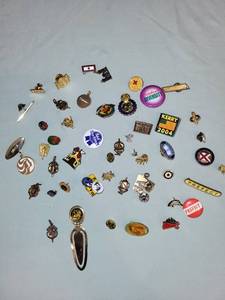 lot 136 image: Collection of Vintage Lapel Pins, Badges, and Brooches