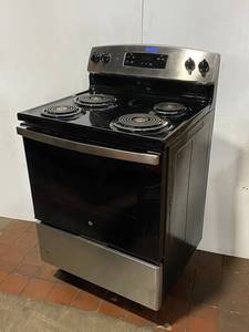 Freestanding Electric Range with Coil Cooktop and Oven Like New