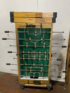 lot 19E image: Vintage Eagle Foosball Table 1994 World Match Soccer USA Game Piece - Missing Leg Bolts