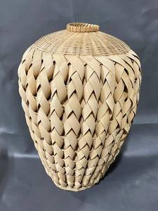 lot 37E image: Large Hand-Woven Natural Basket with Lid