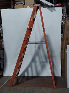 lot 74E image: Fiberglass Step Ladder - Heavy Duty Construction