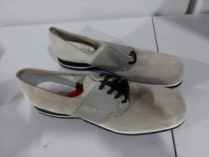 lot 89E image: Vintage Hush Puppies Suede Shoes 9N Friendly Fawn