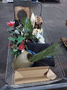 lot 109E image: TAKE WHAT YOU WANT Home Decor & Accessories Lot