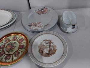 lot 112E image: Decorative Plate Set Vintage Floral, Scenic, Art Deco