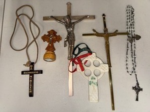 lot 44J image: Collection of 7 Vintage Crucifixes and Rosaries Religious Crosses
