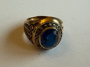 lot 2J image: Vintage College of St. Thomas 10K Gold Class Ring with Blue Stone, 13.8g