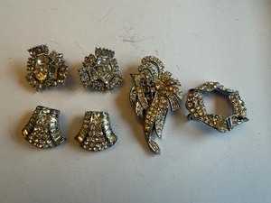 lot 7J image: Set of 6 Vintage Rhinestone Dress Clips and Brooches